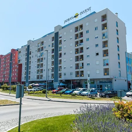 Jadran With Balcony And Parking Garage Διαμέρισμα *