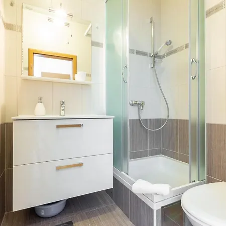 Apartman Jadran With Balcony And Parking Garage *