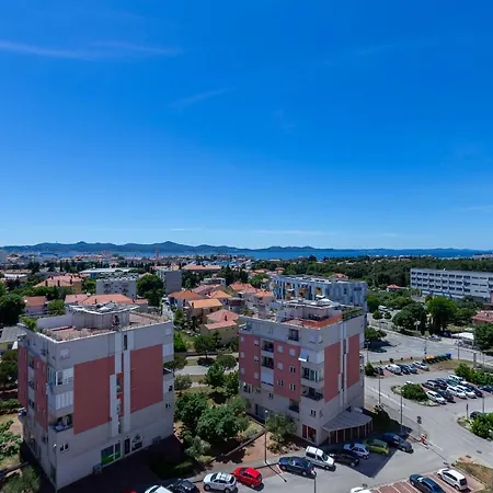 Jadran With Balcony And Parking Garage Apartamento