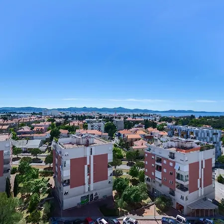 Apartman Jadran With Balcony And Parking Garage