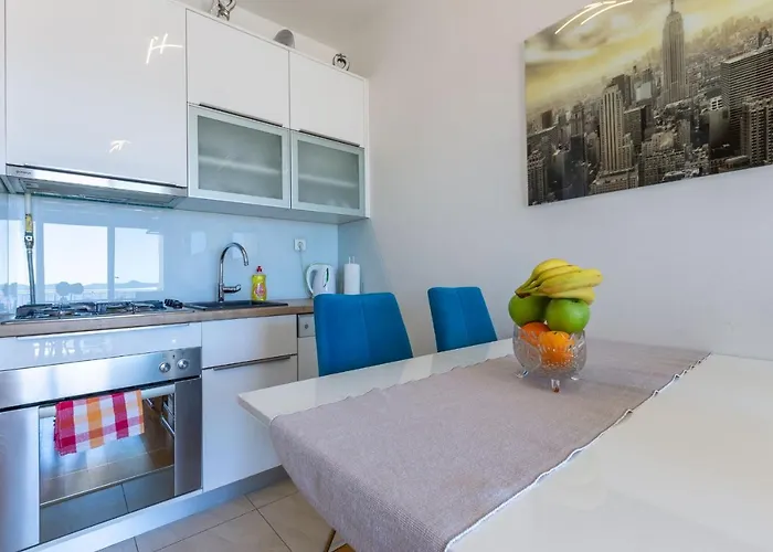 Jadran With Balcony And Parking Garage *