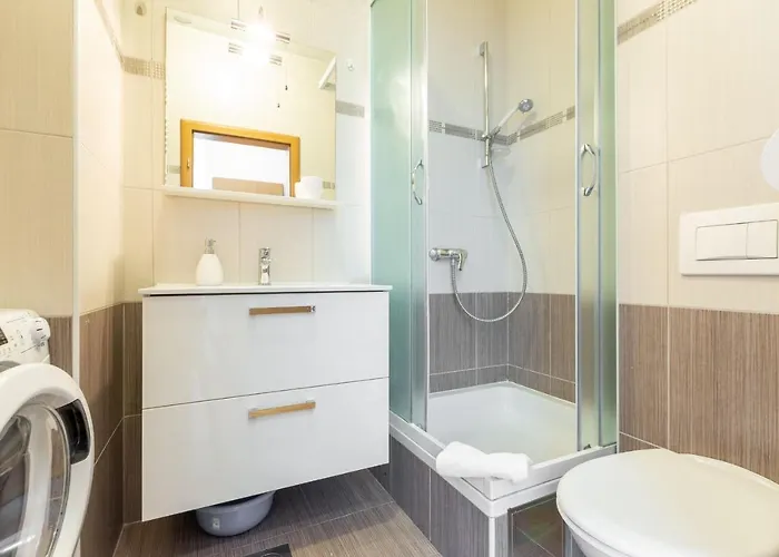 Apartman Jadran With Balcony And Parking Garage *