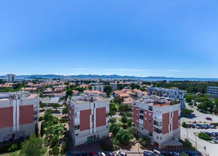 Apartman Jadran With Balcony And Parking Garage